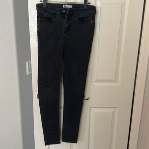 Abercrombie black skinny jeans (size 28/6L)